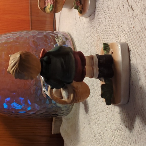 Fake Hummel Boy Figurine with a doggy in his basket - Picture 4 of 7
